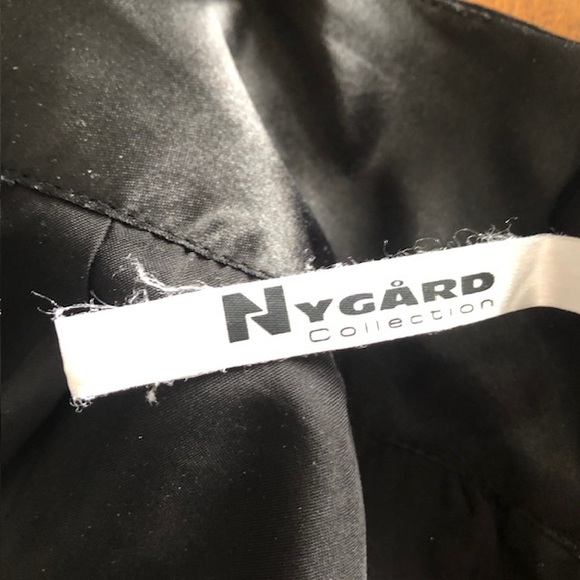 Nygard black gold & white silky flat pleated skirt size 6 100% polyester - Picture 5 of 6